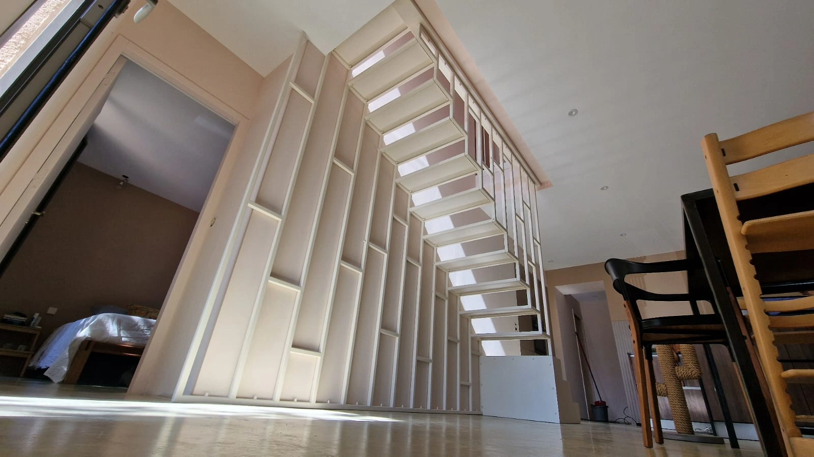 Escalier Aix-en-Provence : sculpture métallique au cœur d'une villa contemporaine